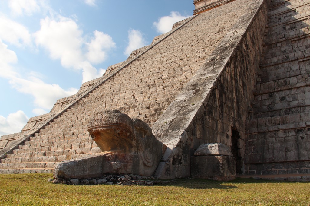 Chichén Itzá, the Mayan pyramid in the State of Yucatán, Mexico, is one of the New7Wonders of the World.